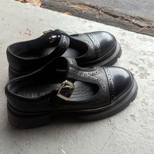 Chic Leather Mary Jane T-Bar Shoes - Classic Elegance